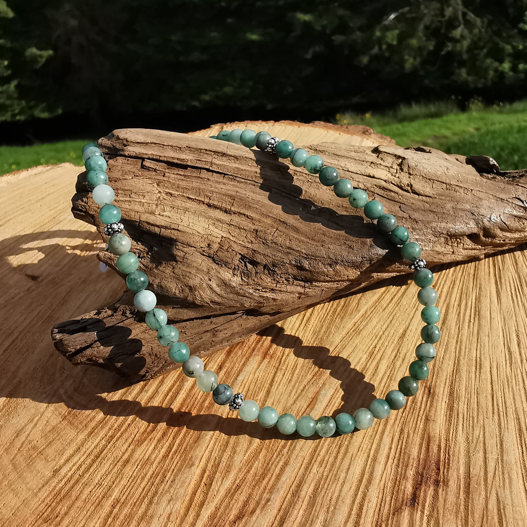 Edelsteinkette mit UNIVERSELLE LIEBE mit SMARAGD 5mm Kugeln S925