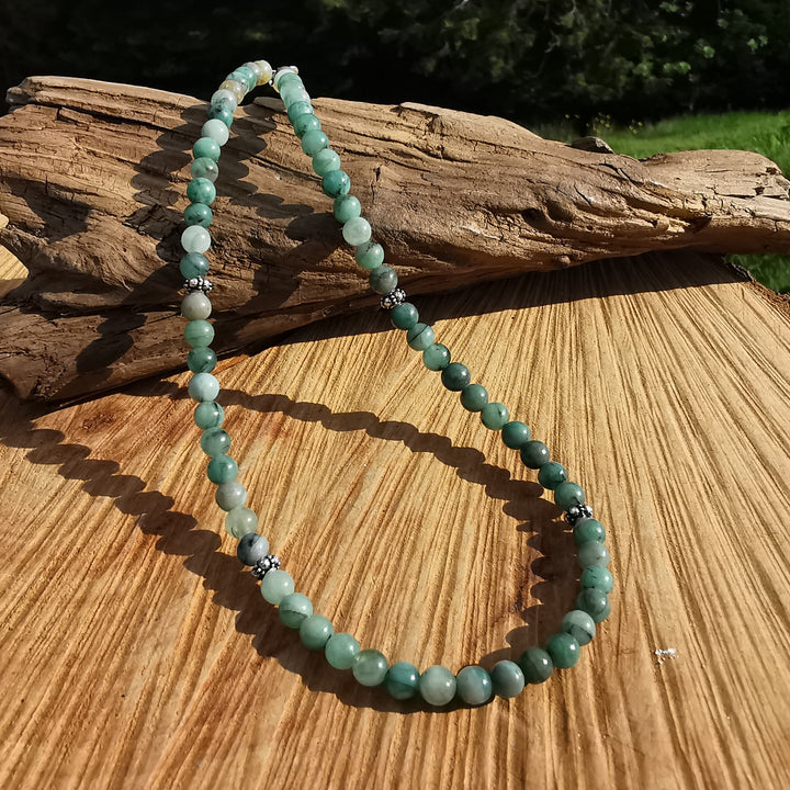 Edelsteinkette mit UNIVERSELLE LIEBE mit SMARAGD 5mm Kugeln S925