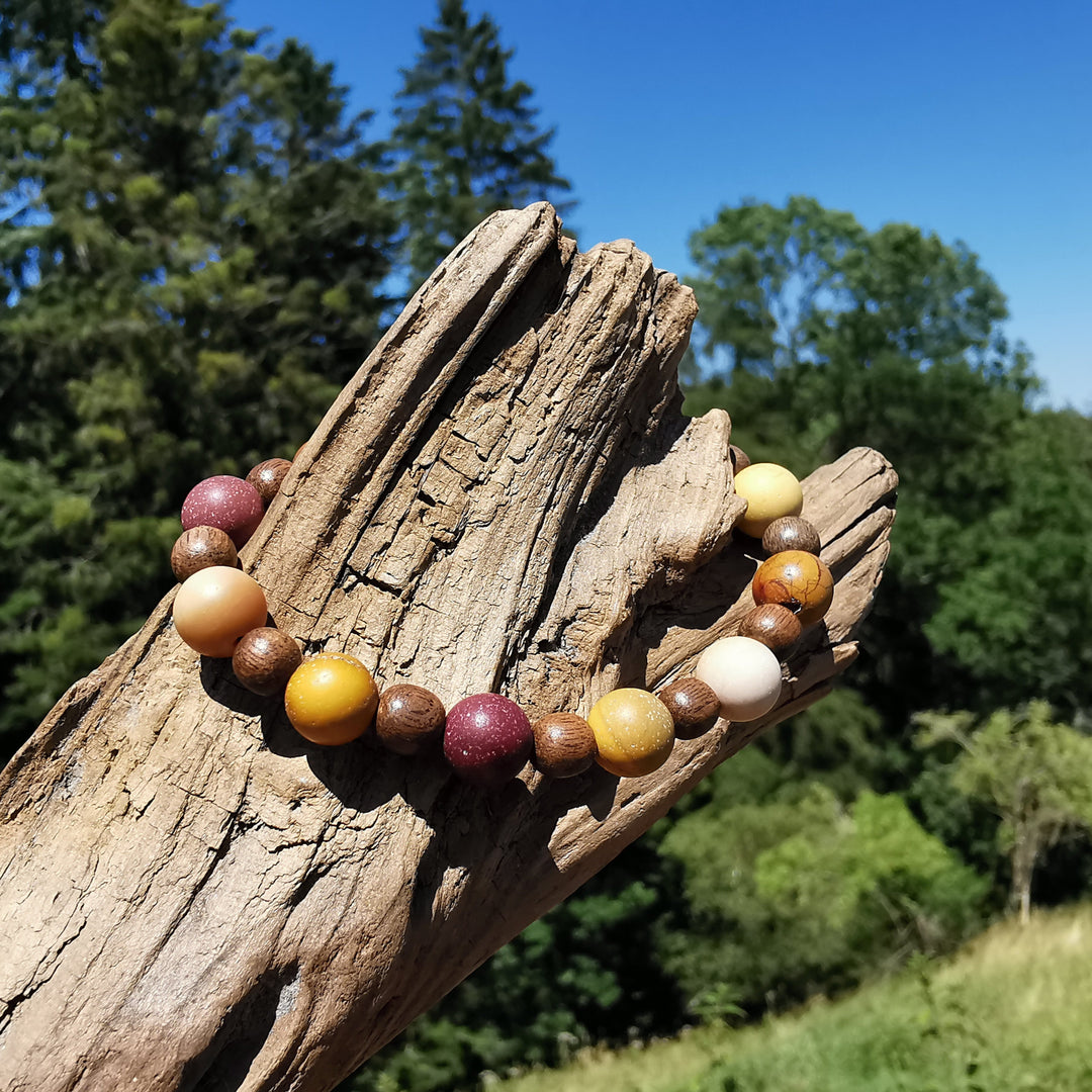 Edelstein Armband LEBENDIGKEIT Mookait matt mit grauem Holz 8mm
