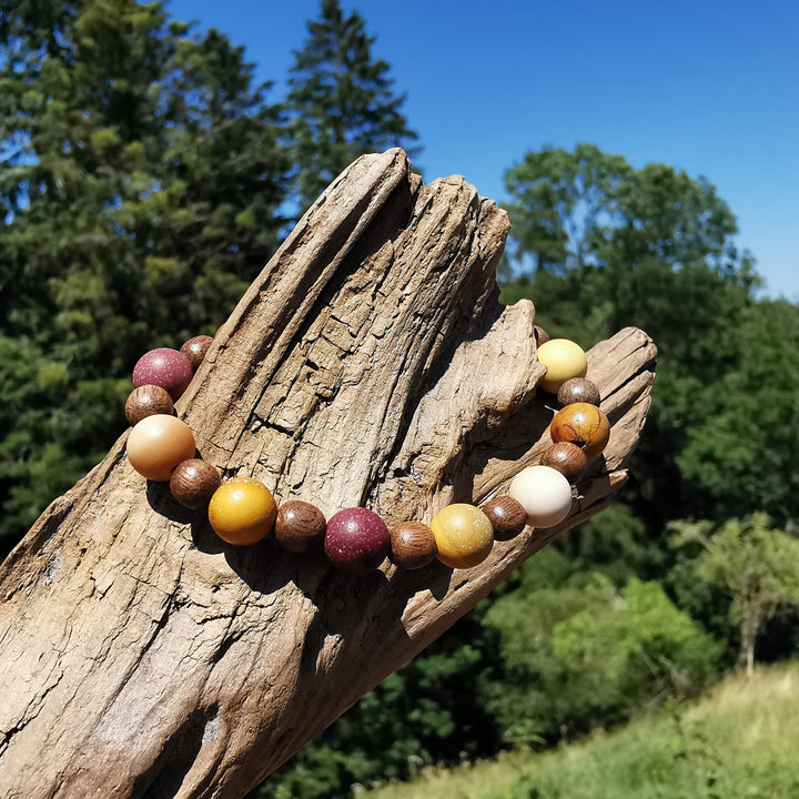 Edelstein Armband LEBENDIGKEIT Mookait matt mit grauem Holz 8mm