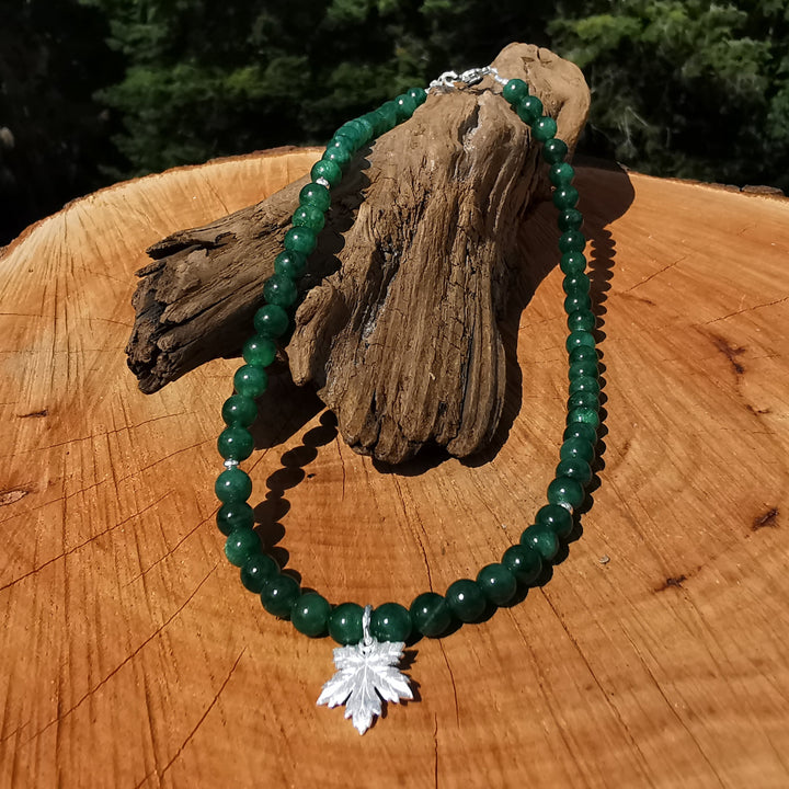 Edelsteinkette EMOTIONALE STÄRKE Grüner Kyanite AHORNBLATT S925 6mm Kugeln