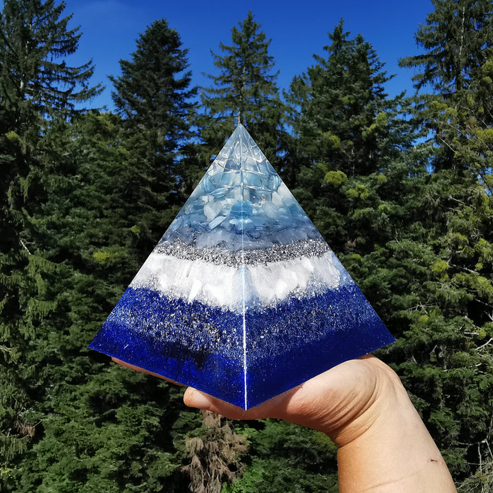 Orgone Pyramide SPIRITUELLE REINIGUNG Bergkristall Aquamarin Kyanit Selenit Baryt →15cm ↑15cm