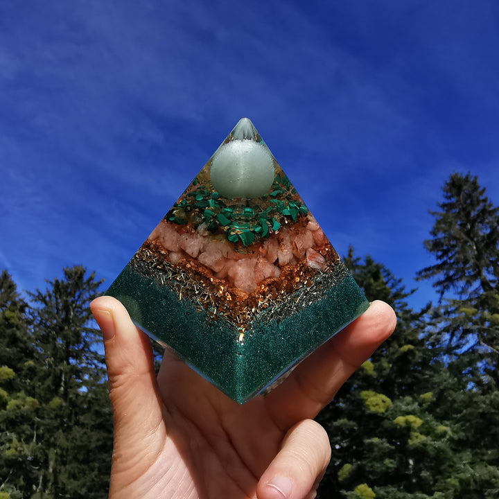 Orgone Pyramide OPTIMISMUS Aventurin Malachit Peridot Sonnenstein Extraqualität →7cm ↑7cm