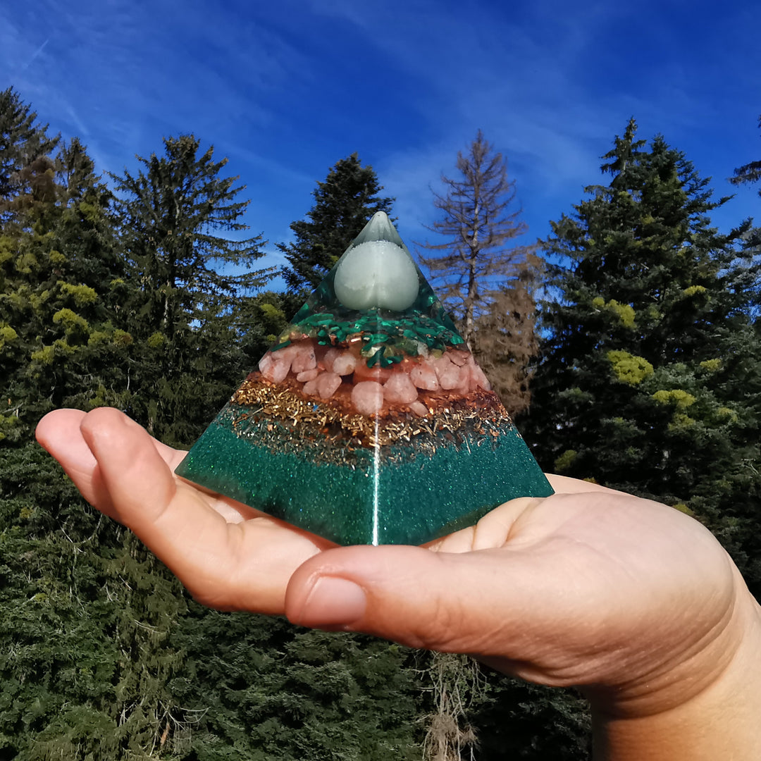 Orgone Pyramide OPTIMISMUS Aventurin Malachit Peridot Sonnenstein Extraqualität →7cm ↑7cm