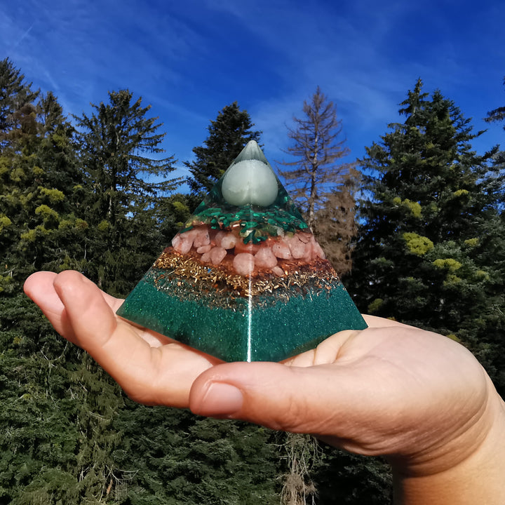 Orgone Pyramide OPTIMISMUS Aventurin Malachit Peridot Sonnenstein Extraqualität →7cm ↑7cm