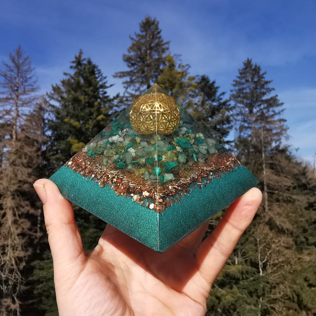 Orgone Cheops Pyramide NEUBEGINN →9.5cm ↑5.5cm gold