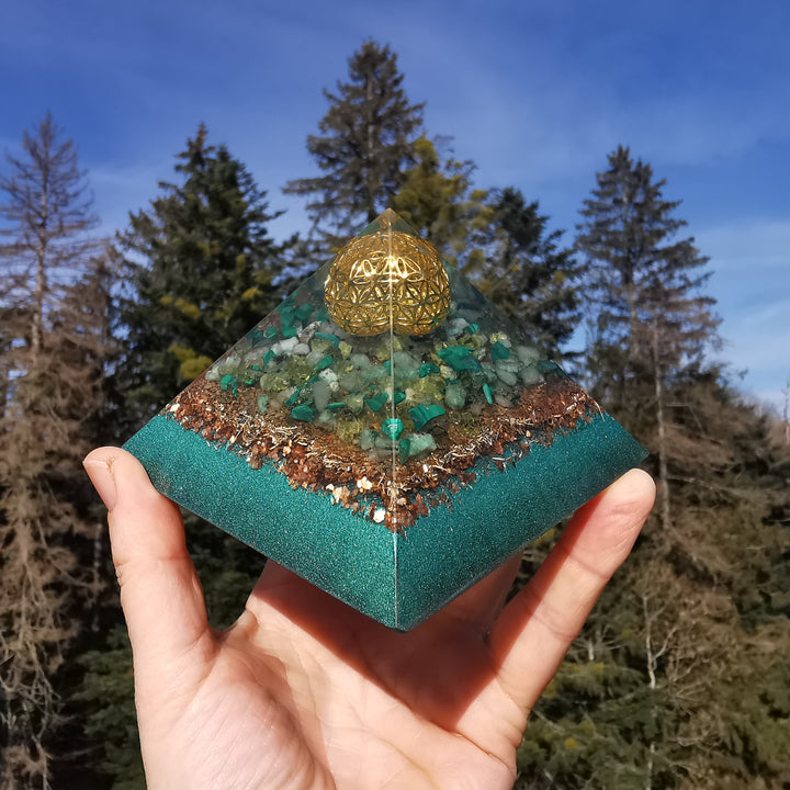 Orgone Cheops Pyramide NEUBEGINN →9.5cm ↑5.5cm gold