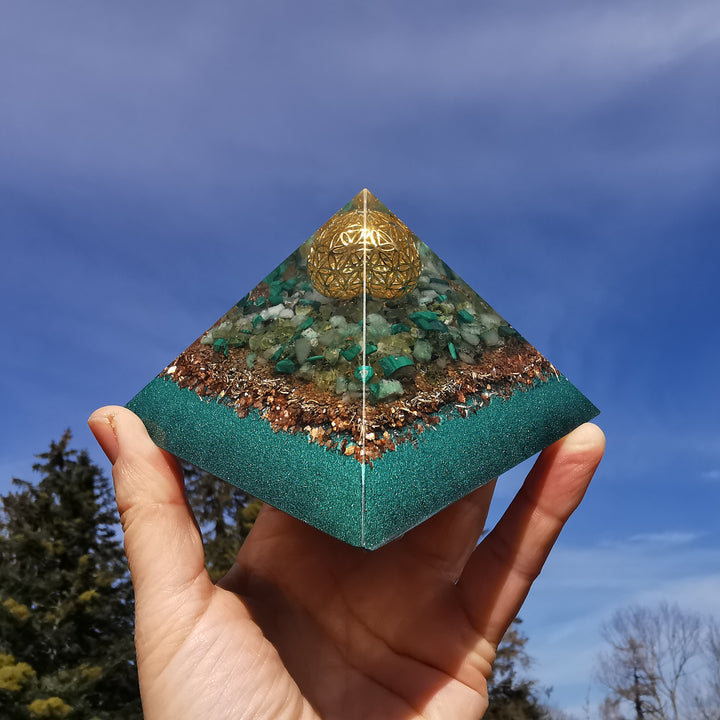 Orgone Cheops Pyramide NEUBEGINN →9.5cm ↑5.5cm gold