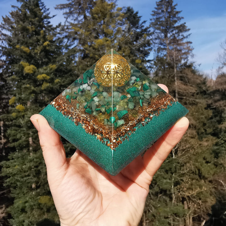 Orgone Cheops Pyramide NEUBEGINN →9.5cm ↑5.5cm gold