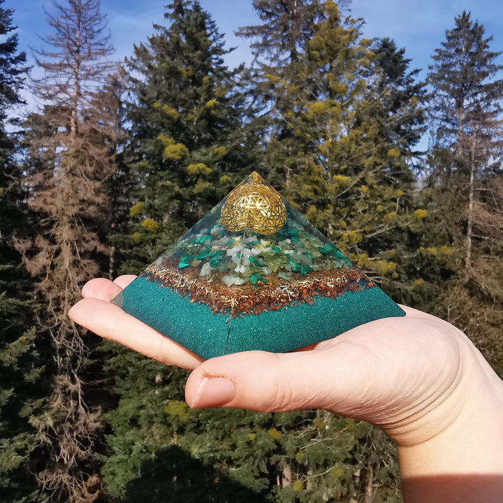 Orgone Cheops Pyramide NEUBEGINN →9.5cm ↑5.5cm gold