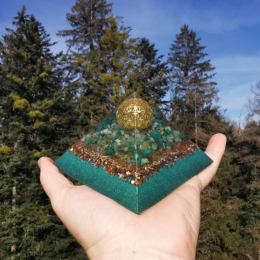 Orgone Cheops Pyramide NEUBEGINN →9.5cm ↑5.5cm gold