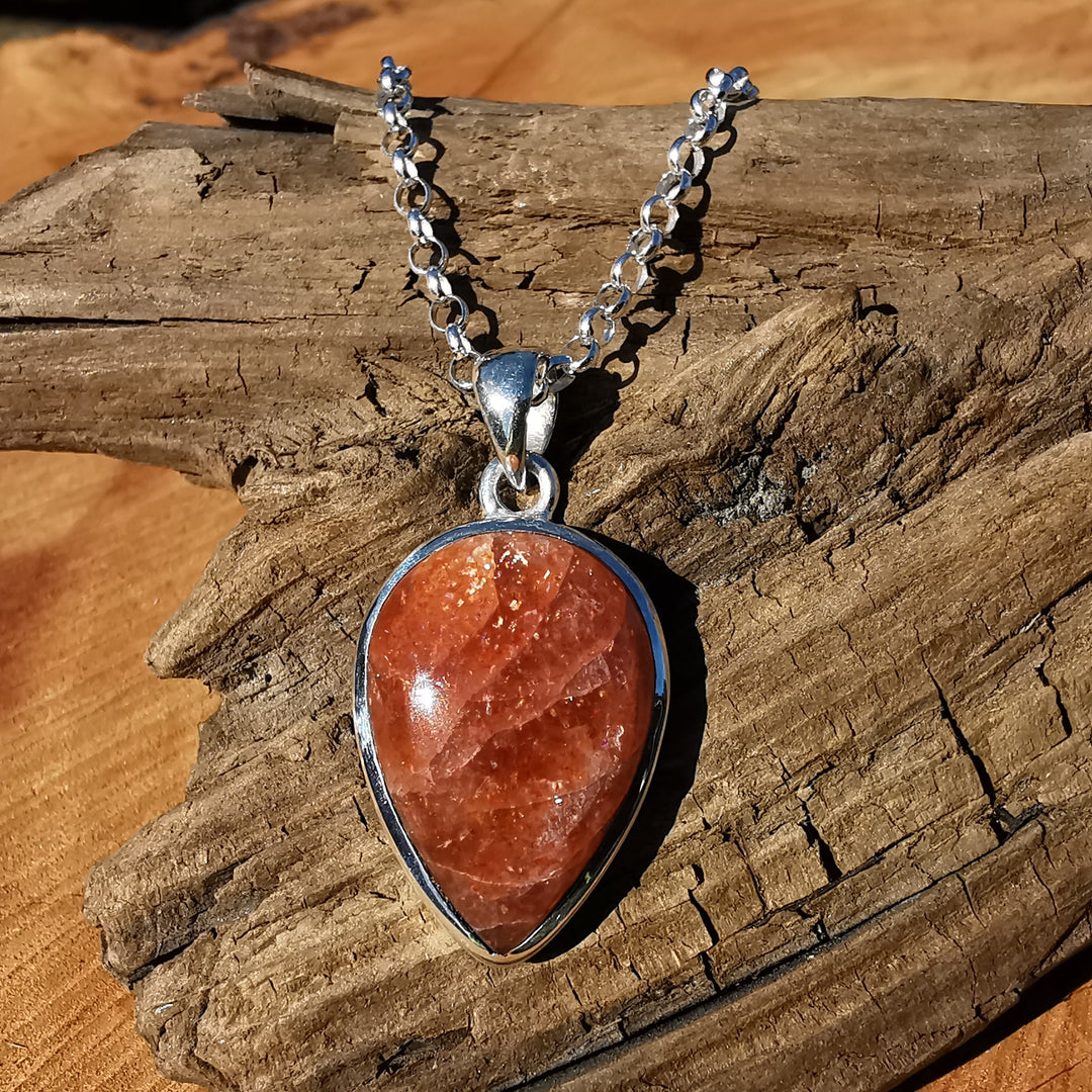 Sonnenstein Extraqualität Tropfen gefasst in Silber 925