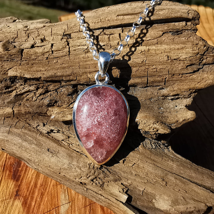 Erdbeerquarz Red Healer Extraqualität Tropfen gefasst in Silber 925