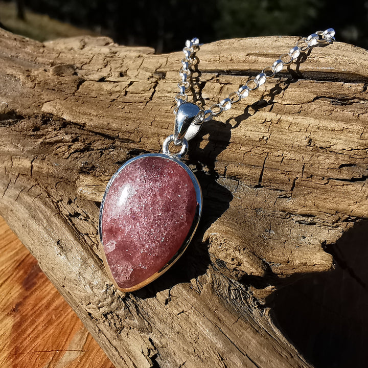 Erdbeerquarz Red Healer Extraqualität Tropfen gefasst in Silber 925