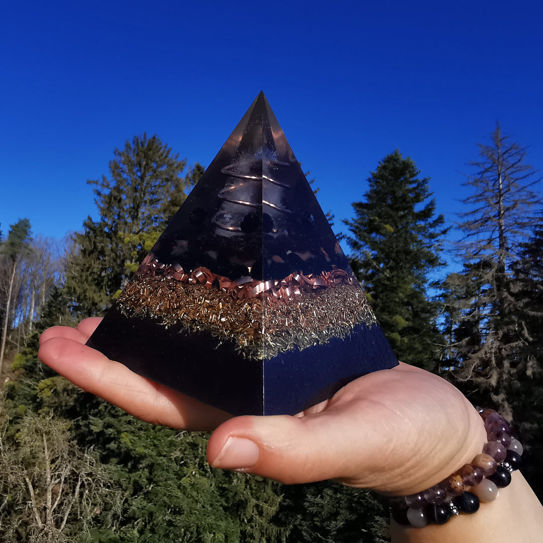 Orgone Tesla Pyramide WIDERSTANDSKRAFT Bergkristall Turmalin Granat Karneol Schungit→9cm ↑11cm