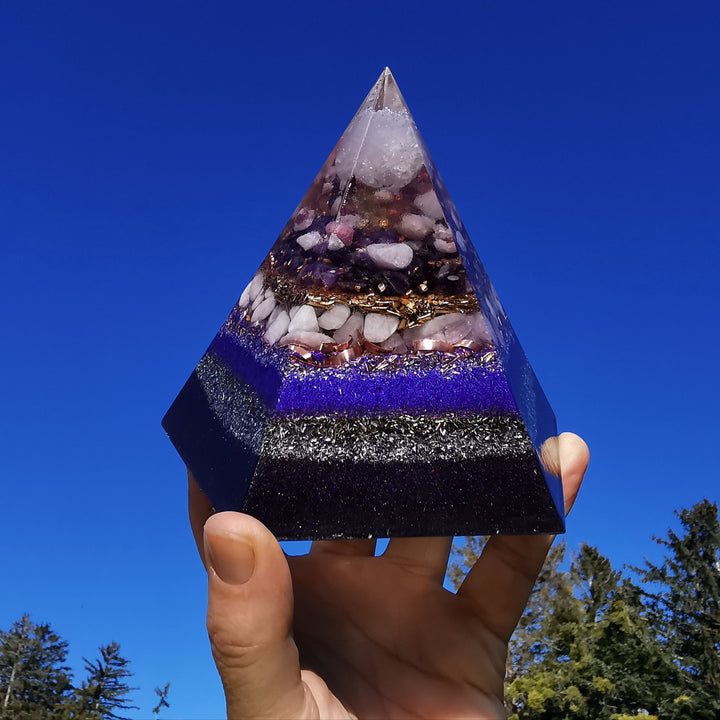 Orgone Pentagonal Pyramide HARMONIE & GOOD VIBES ⌀12.5cm ↑11cm