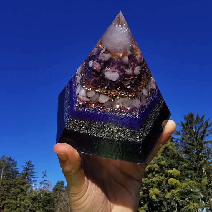 Orgone Pentagonal Pyramide HARMONIE & GOOD VIBES ⌀12.5cm ↑11cm
