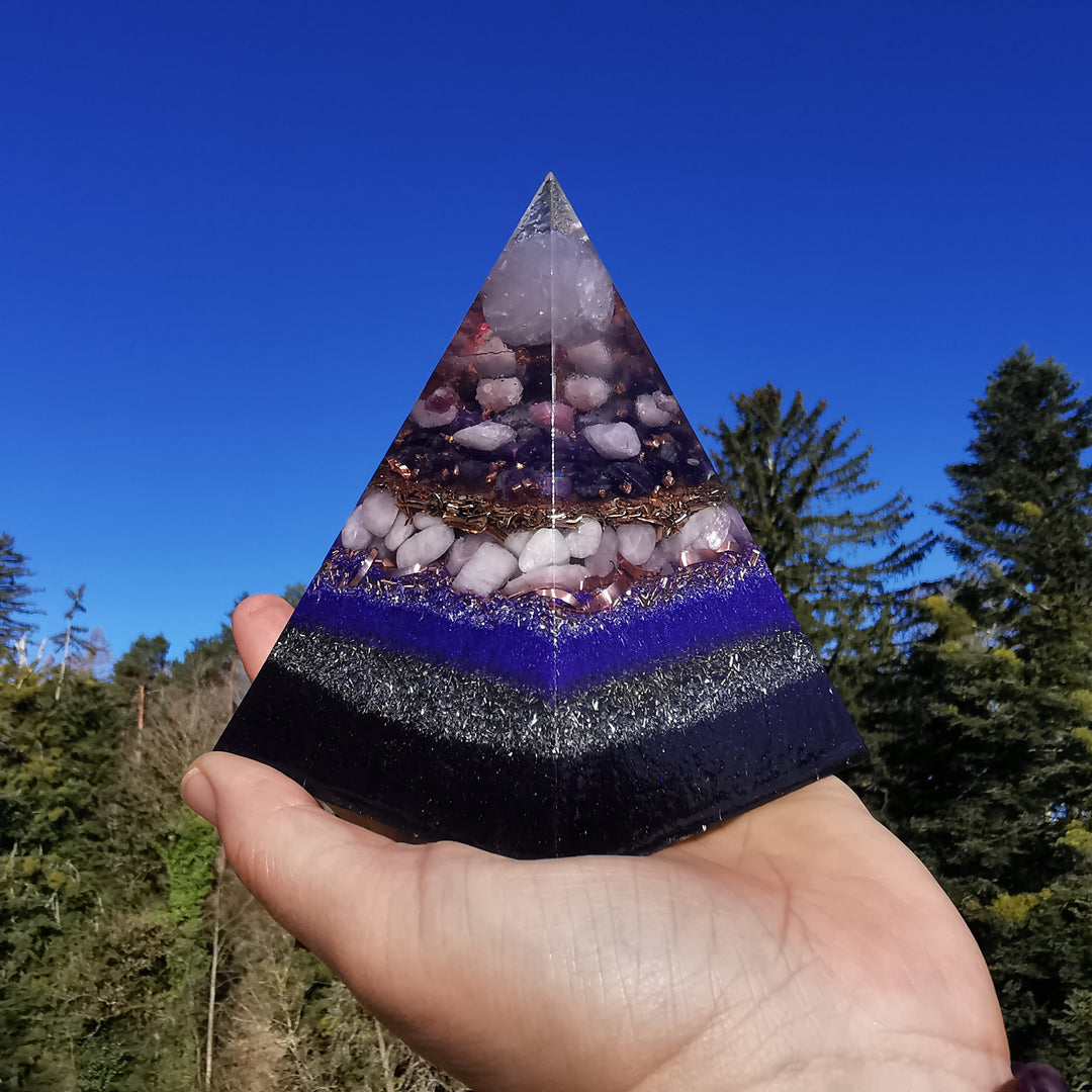 Orgone Pentagonal Pyramide HARMONIE & GOOD VIBES ⌀12.5cm ↑11cm
