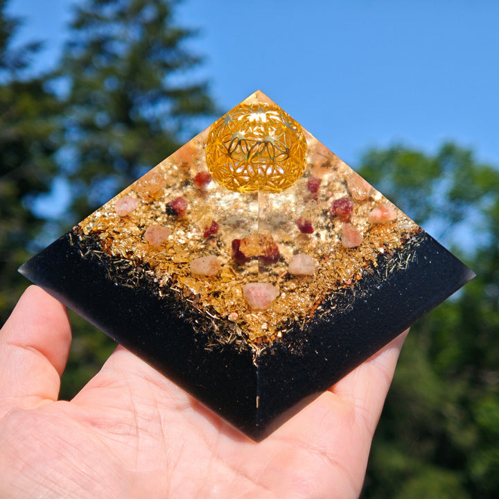 Orgone Cheops Pyramide ZUVERSICHT Goldtopas Skapolith Sonnenstein Zirkon →9.5cm ↑5.5cm