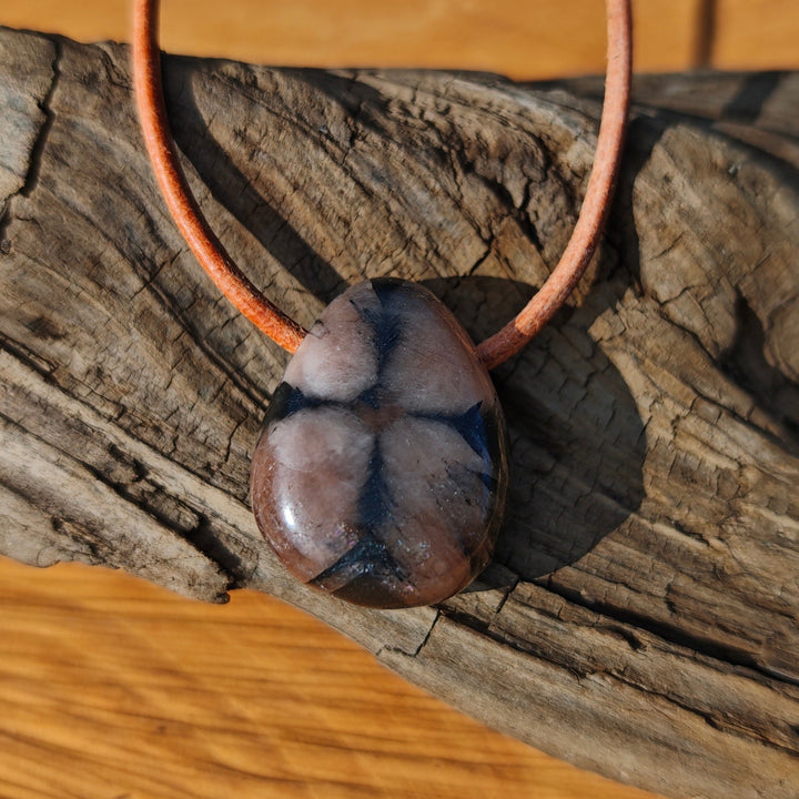 Chiastolith Trommelstein gebohrt (7)