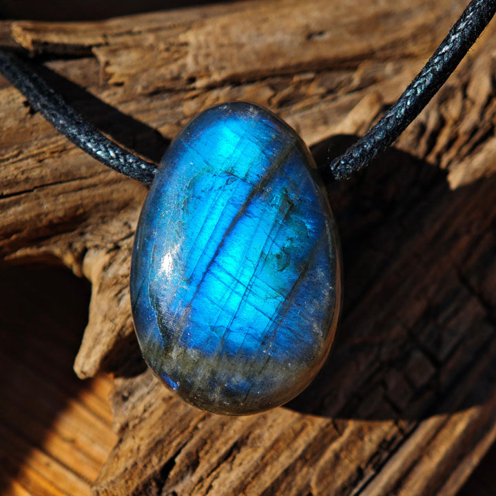 Labradorit Trommelstein gebohrt Unikate zur Auswahl