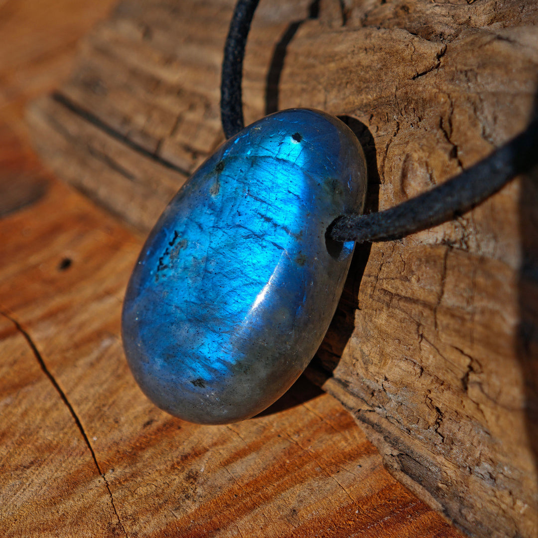 Labradorit Trommelstein gebohrt Unikate zur Auswahl