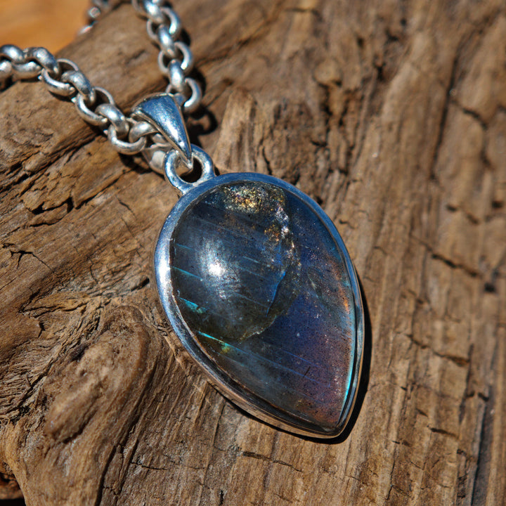 Labradorit Tropfen einmalige Extraqualität gefasst in Silber 925