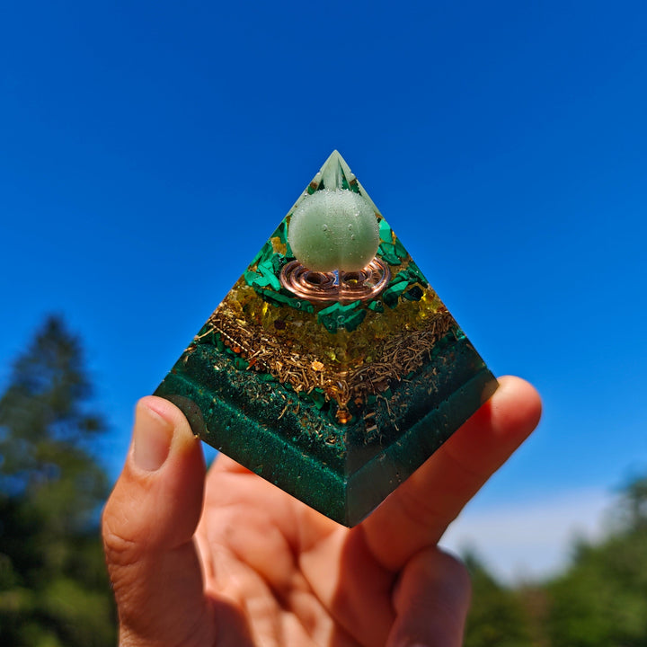 Orgone Pyramide NEUBEGINN in zwei Varianten→5cm ↑5cm