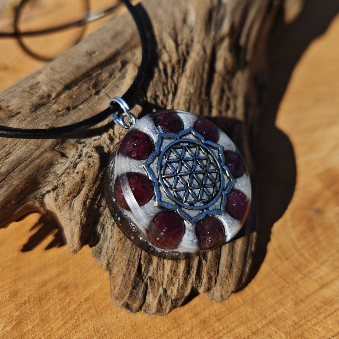 Orgone Anhänger WIDERSTANDSKRAFT Granat Edelschungit Lebensblume S925 Spaltring ⌀3cm ↑1cm