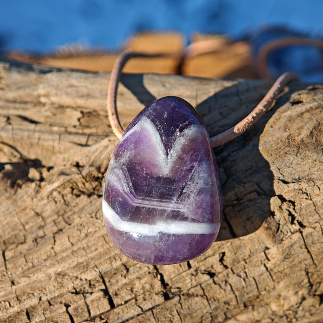 Amethyst Chevron (Innerer Frieden - Vitalität) Anhänger Trommelstein gebohrt 9 Stück zur Auswahl