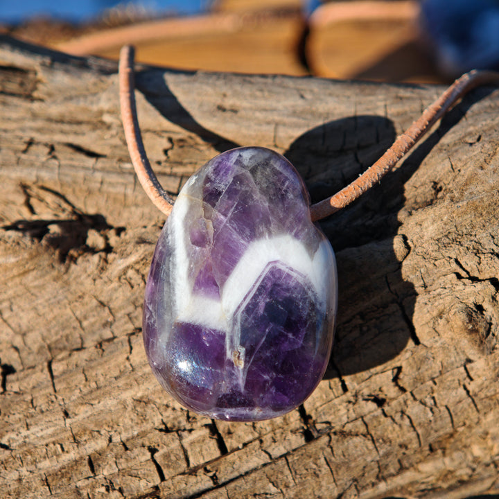 Amethyst Chevron (Innerer Frieden - Vitalität) Anhänger Trommelstein gebohrt 9 Stück zur Auswahl