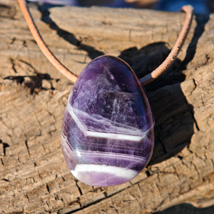 Amethyst Chevron (Innerer Frieden - Vitalität) Anhänger Trommelstein gebohrt 9 Stück zur Auswahl