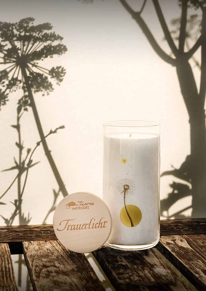 TRAUERLICHT MIT KARTE - WIESE - Die Erinnerung bleibt - Allgäuer Heilkräuter Kerze