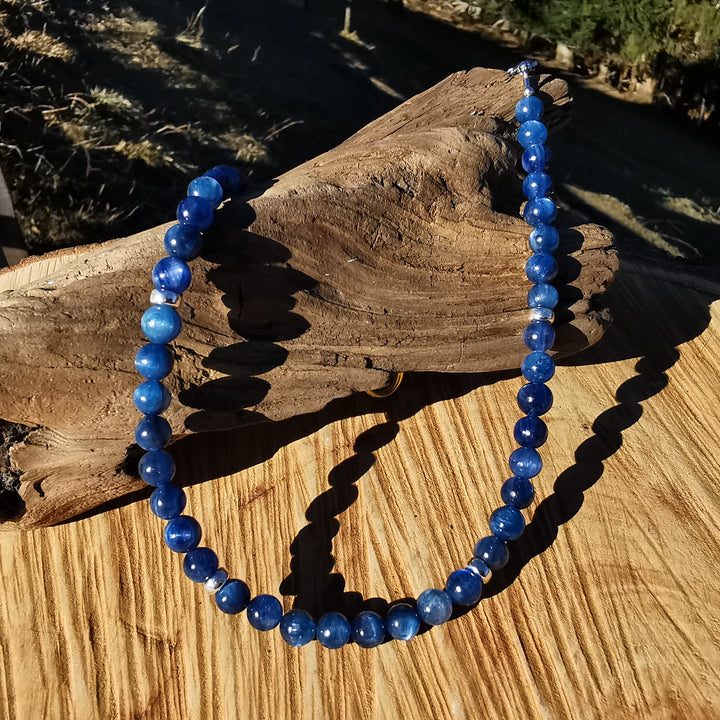 Edelsteinkette INNERE STÄRKE mit Kyanit in EXTRAQUALITÄT 7mm Kugeln S925