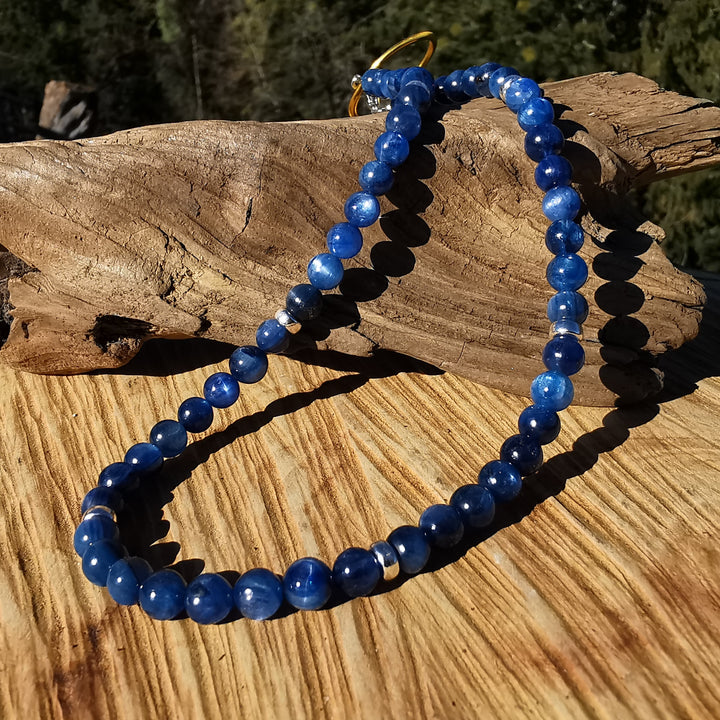 Edelsteinkette INNERE STÄRKE mit Kyanit in EXTRAQUALITÄT 7mm Kugeln S925