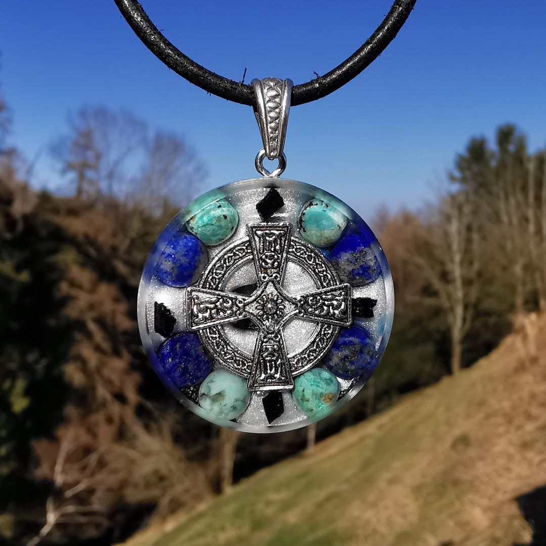 Orgone Anhänger INTUITION mit Chrysokoll und Lapislazuli Kelten Kreuz S925