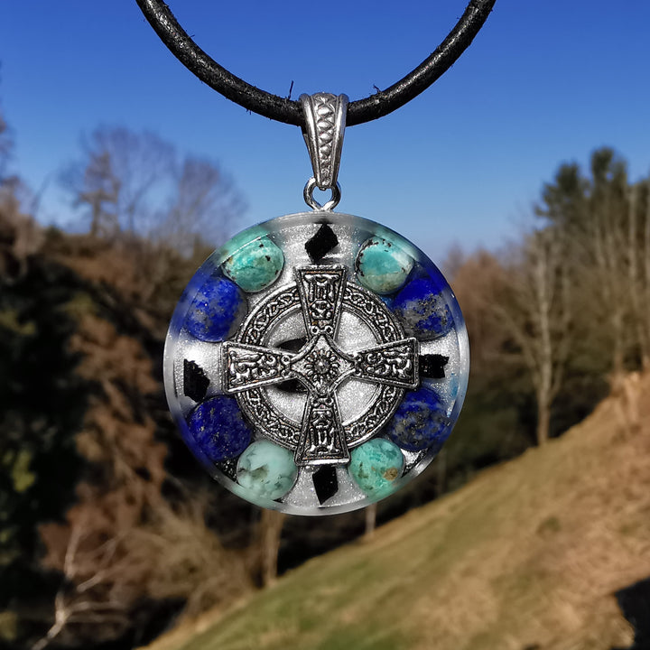 Orgone Anhänger INTUITION mit Chrysokoll und Lapislazuli Kelten Kreuz S925