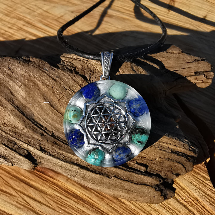 Orgone Anhänger INTUITION mit Chrysokoll und Lapislazuli Lebensblume S925