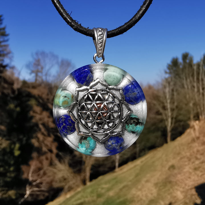 Orgone Anhänger INTUITION mit Chrysokoll und Lapislazuli Lebensblume S925