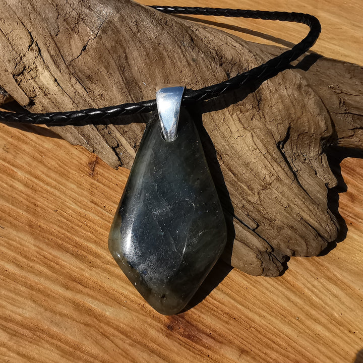 Labradorit Cabochon Anhänger handgeschliffen mit Anhängerschlaufe S925