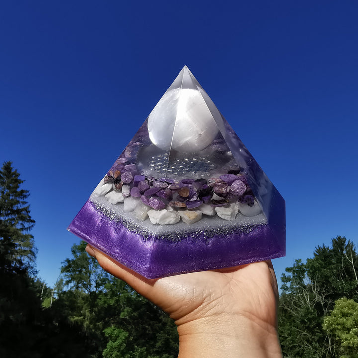 Orgone Hexagonal Pyramide STILLE Selenit Charoit Baryt Lepidolith 19cm