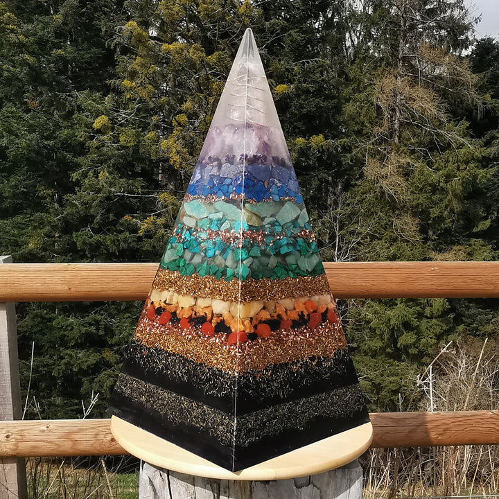 Nubische Orgone Mega Pyramide CHAKRA PLANES 27kg →30cm ↑60cm!