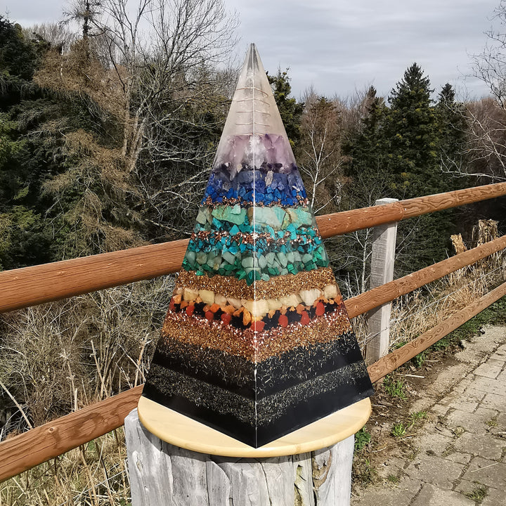 Nubische Orgone Mega Pyramide CHAKRA PLANES 27kg →30cm ↑60cm!