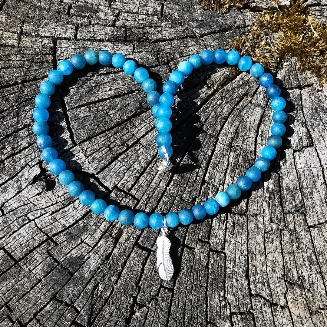 Edelsteinkette STÄRKE blauer Apatit 6mm Kugeln S925 Feder 38cm